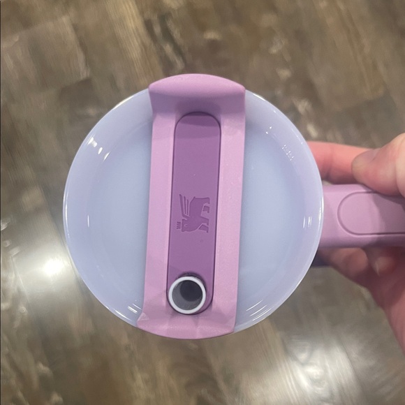 Stanley Lilac 30 oz Quencher H2.0 Tumbler with Handle - Picture 4 of 6